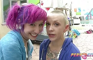 XXX مدل روسی ایولینا دارلینگ در کفش پاشنه بلند ، عکس های سکسی شهوانی خروس دروغگو را به داخل سوراخ مقعد می برد