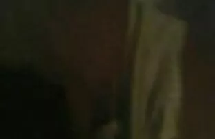 XXX یک زن باریک در دانلود کلیپ سکس شهوانی جوراب لباس زیر خود را برداشته و با انگشتان خود کلاه خود را نوازش می کند