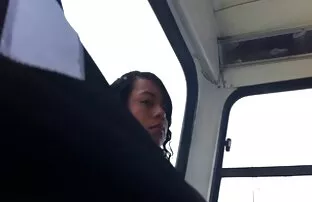 XXX یک زن جوان روغنی روی تخت ، صندوق عقب این شریک زندگی را به داخل کونش گرفت عکس فیلم شهوانی