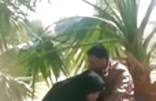 XXX دو دختر در کنار فیلم خارجی شهوانی استخر گوشت دادند