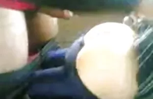 XXX دختر جوانی سرش را شست و الاغ خود انجمنشهوانی را در دوش شست