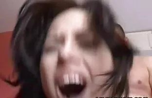 XXX مرد از دوربین اوگاسم را به عکس متحرک سکسی شهوانی همسرش می گیرد