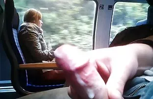 XXX جوجه هایی با جوجه های کوچک در عکس های سکسی و شهوانی حمام شسته می شوند.