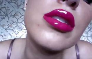 XXX دختر بچه ها روی میز ماساژ نوازش شهوانیکوس می کنند