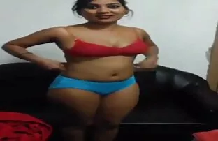 XXX باغبان قدیمی دختران مقعد را در باغ لعنتی فیلم سوپر خارجی شهوانی کرد