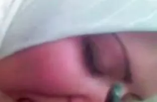 XXX پیرزن ، همسایه جوان را به رختخواب خود کشید عکس کیر شهوانی