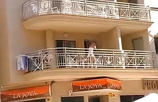 XXX رابطه جنسی سریع با یک مادر چاق در اتاق پخش فیلم شهوانی سرطان او